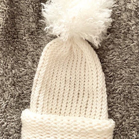 Child’s knitted hat - Picture 4 of 8